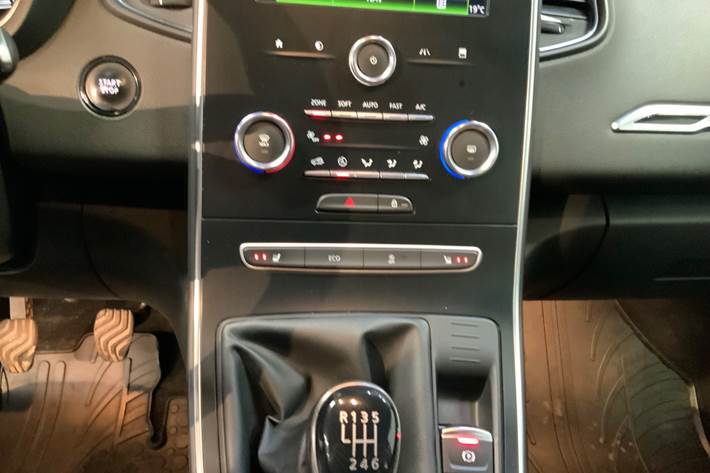 Grå Renault Grand Scenic IV fra 2018