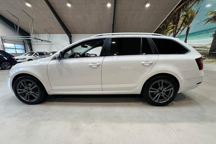 Hvid Skoda Octavia fra 2018