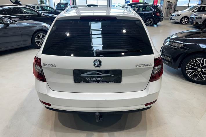 Hvid Skoda Octavia fra 2018
