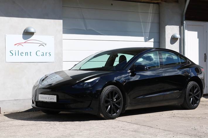 Sort Tesla Model 3 fra 2021