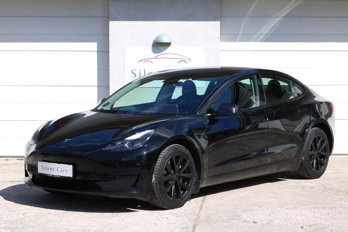 Sort Tesla Model 3 fra 2021