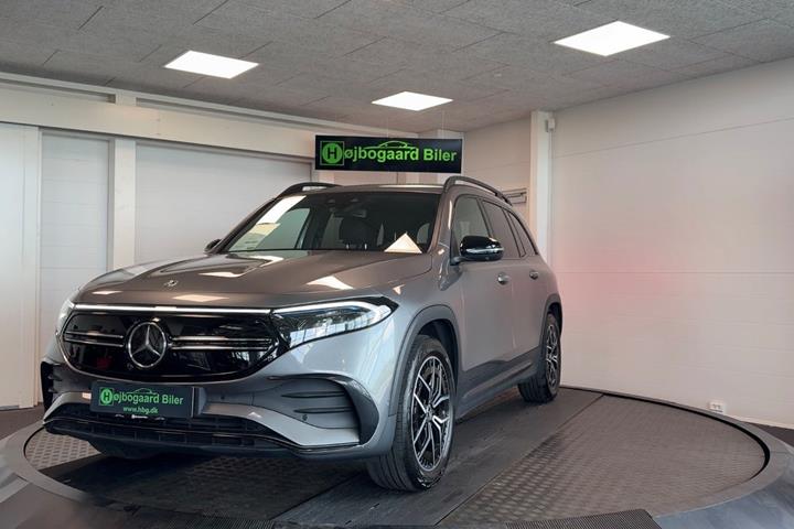 Grå Mercedes EQB250 fra 2022 set udefra