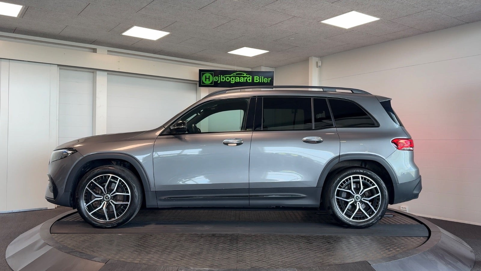 Grå Mercedes EQB250 fra 2022