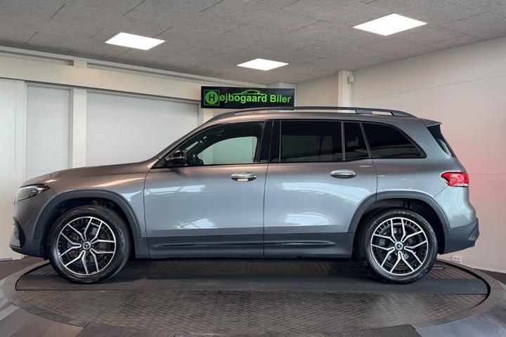 Grå Mercedes EQB250 fra 2022