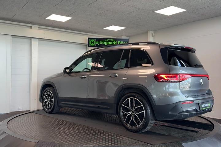 Grå Mercedes EQB250 fra 2022