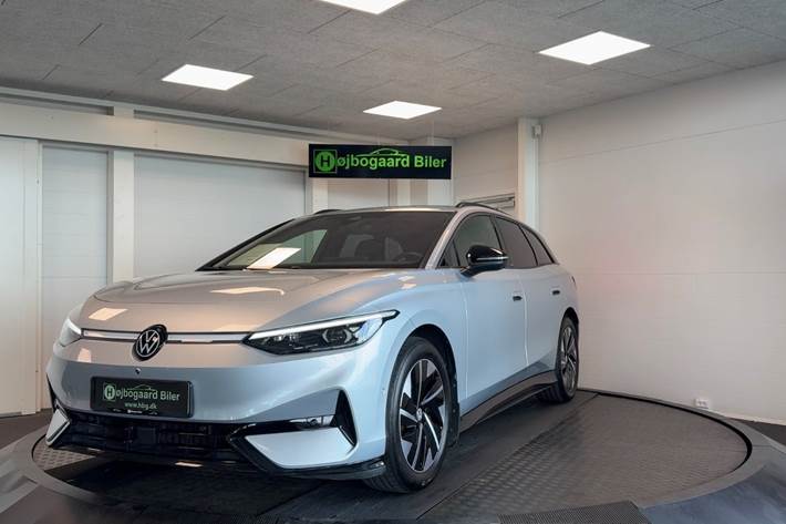 Sølv VW ID.7 fra 2024 set udefra