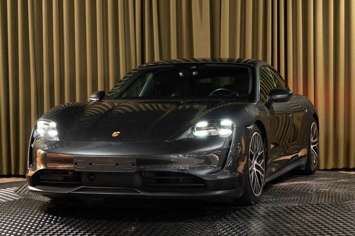 Grå Porsche Taycan fra 2021