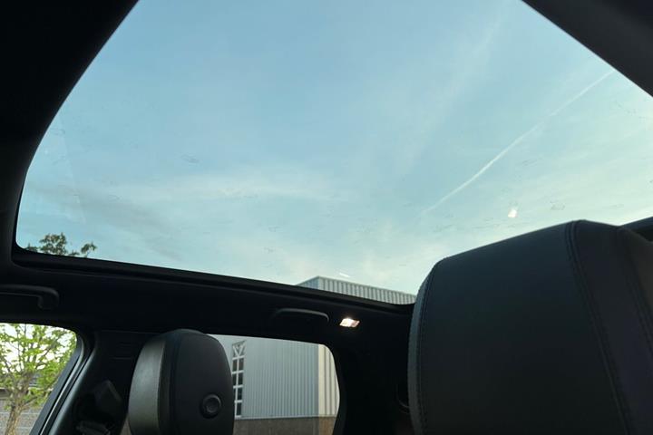 Sort Land Rover Discovery Sport fra 2016