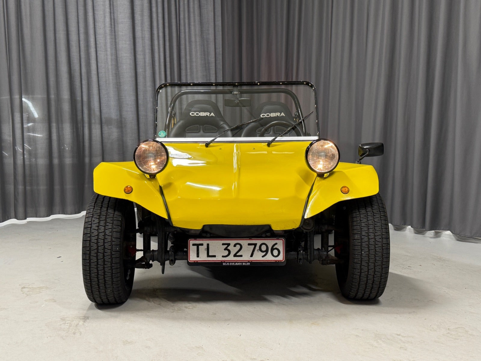 Gul VW Beach Buggy fra 1973 set udefra