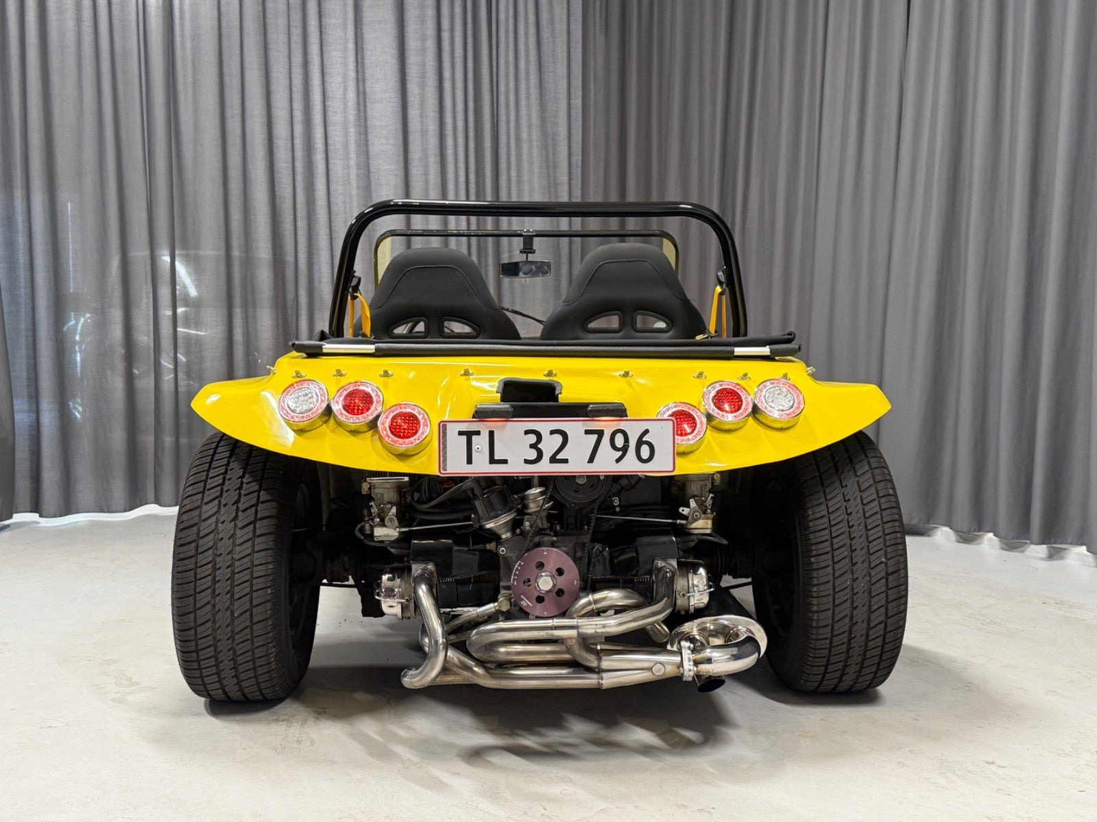 Gul VW Beach Buggy fra 1973 set udefra