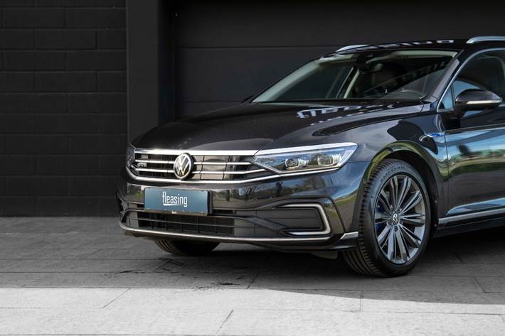 Sort VW Passat fra 2020
