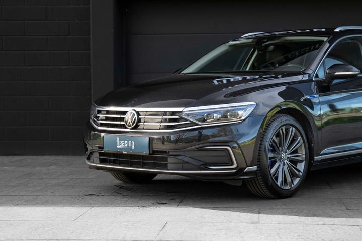 Sort VW Passat fra 2020