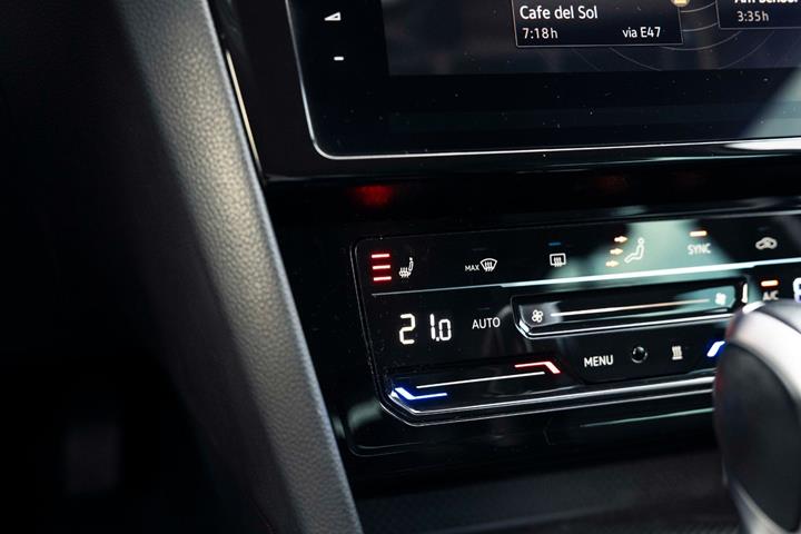 Sort VW Passat fra 2020
