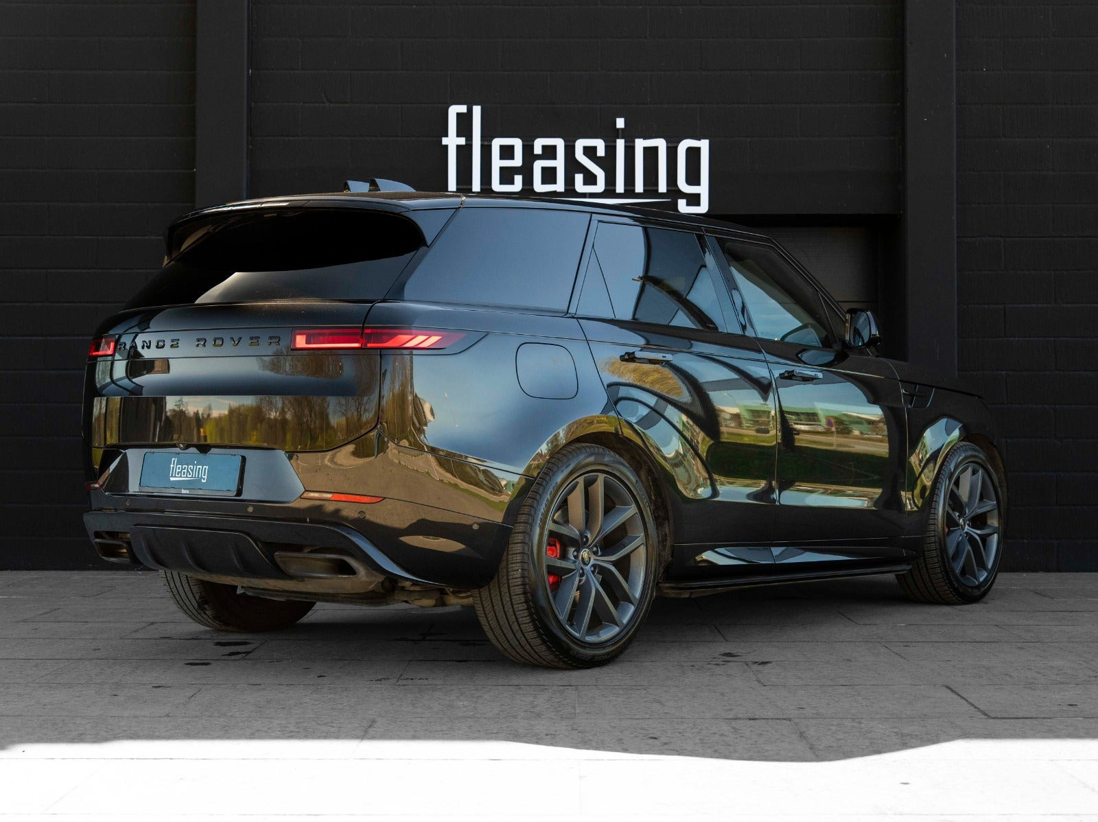 Sort Land Rover Range Rover sport fra 2023