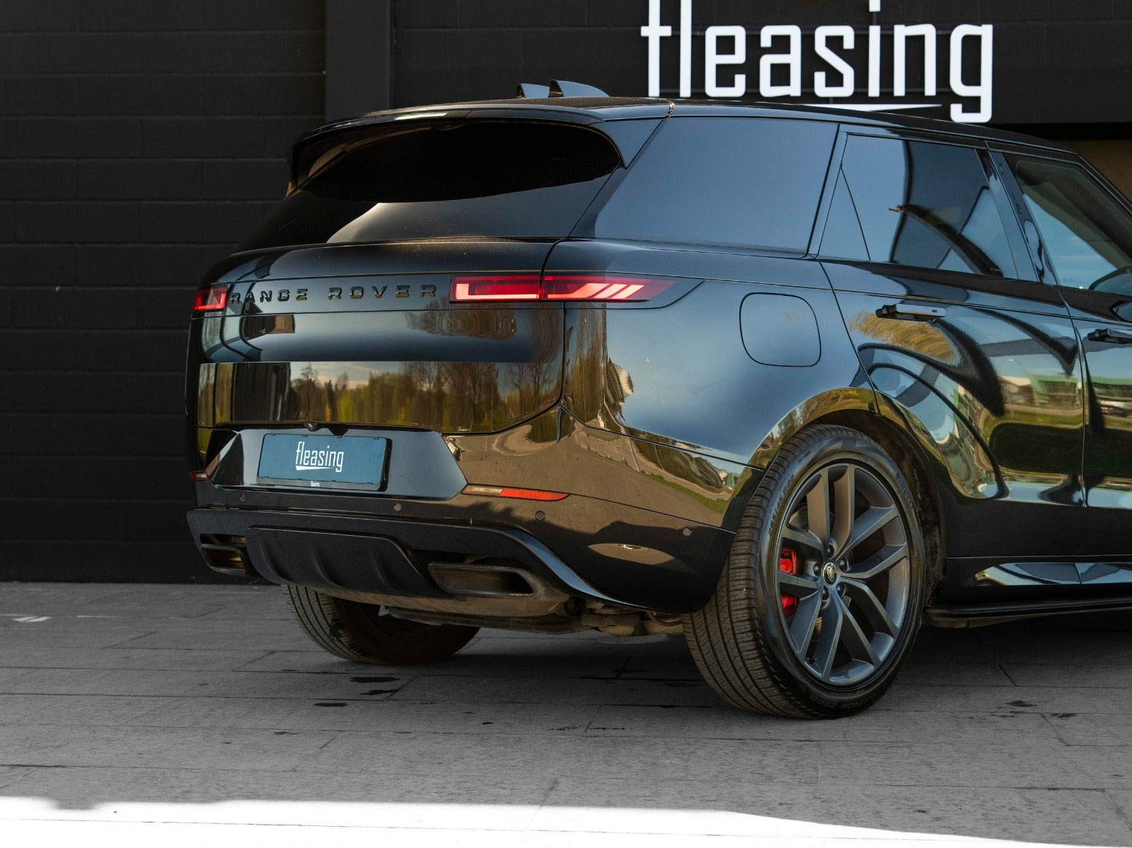 Sort Land Rover Range Rover sport fra 2023