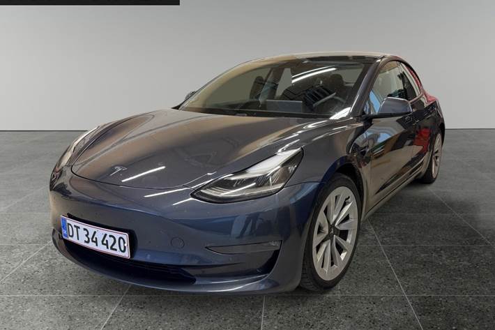 Grå Tesla Model 3 fra 2021