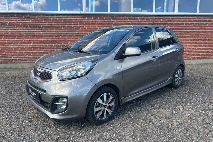 Orange Kia Picanto fra 2015 set udefra