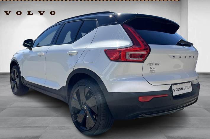 Hvid Volvo XC40 fra 2023