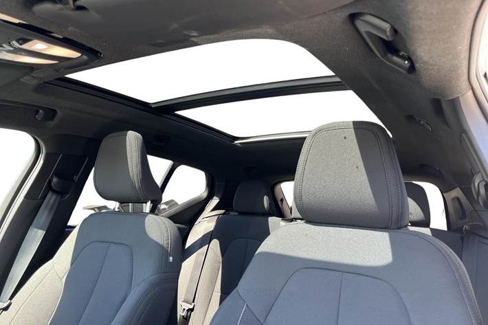 Hvid Volvo XC40 fra 2023