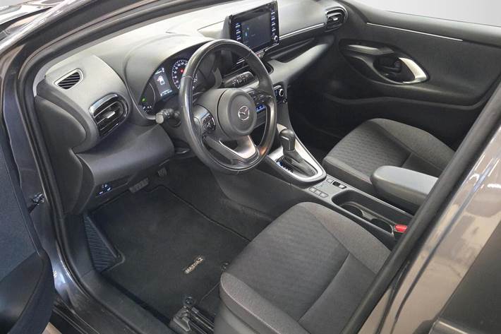 Grå Mazda 2 fra 2022