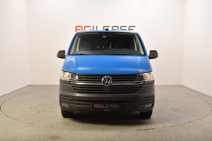 Blå VW Transporter fra 2022