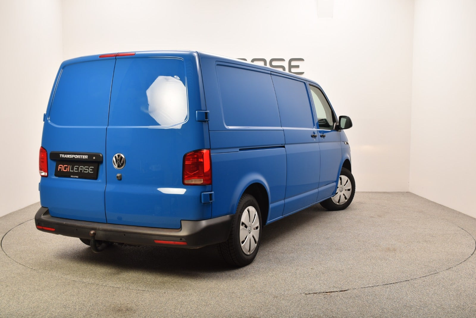 Blå VW Transporter fra 2022