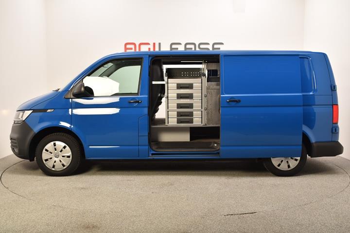 Blå VW Transporter fra 2022