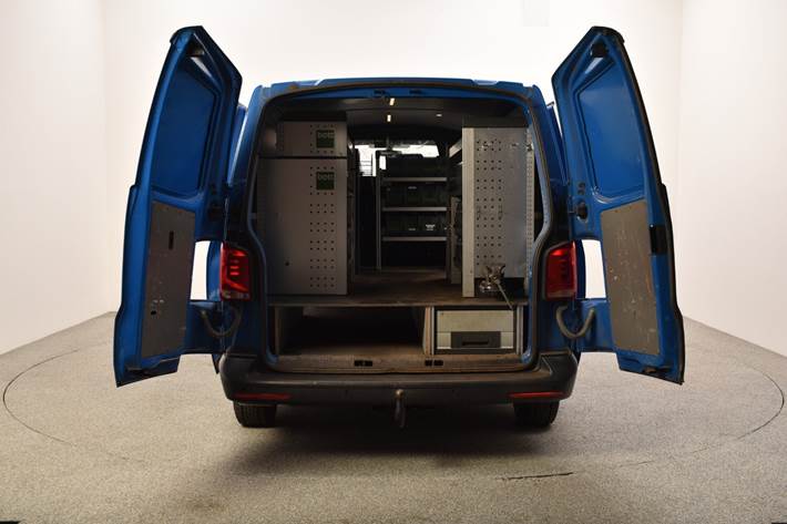 Blå VW Transporter fra 2022