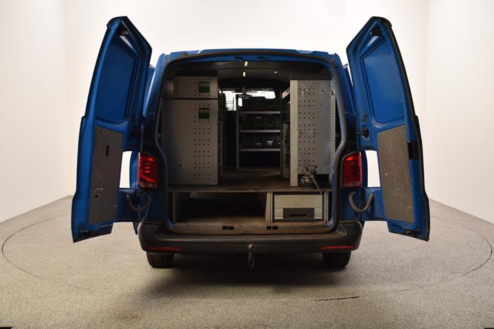 Blå VW Transporter fra 2022
