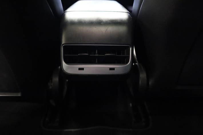 Hvid Tesla Model 3 fra 2019