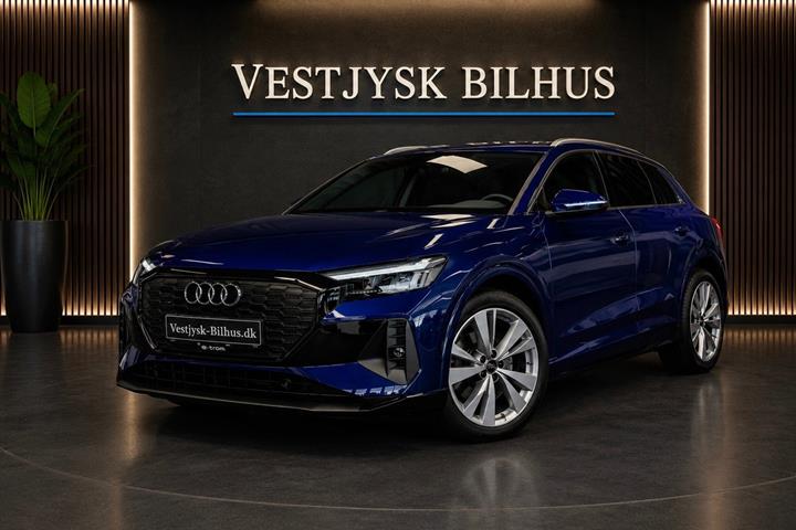 Blå Audi Q4 e-tron fra 2022 set udefra
