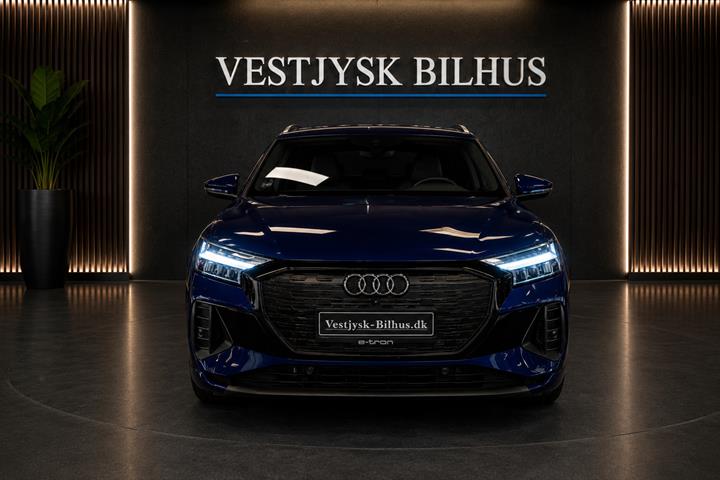 Blå Audi Q4 e-tron fra 2022