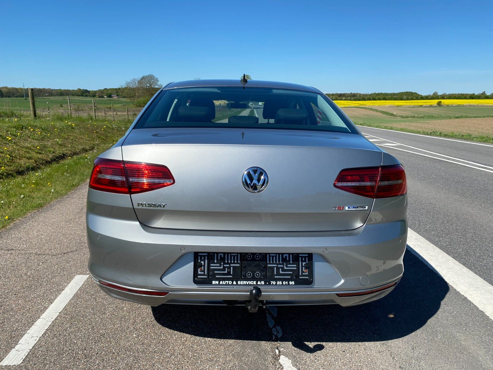 Sølv VW Passat fra 2015