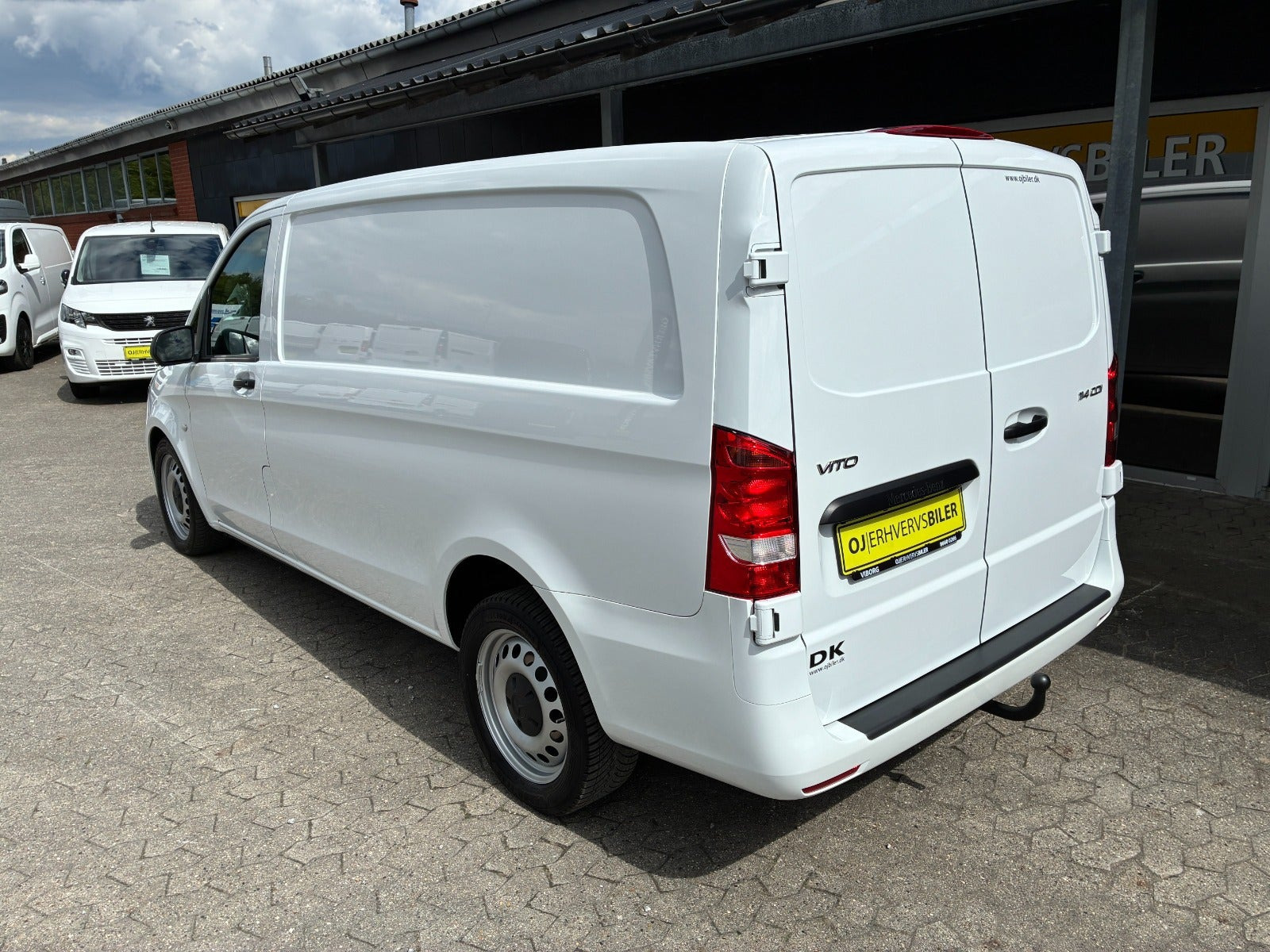 Hvid Mercedes Vito 114 fra 2022