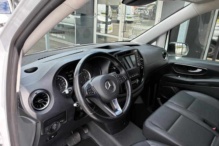 Hvid Mercedes Vito 114 fra 2022