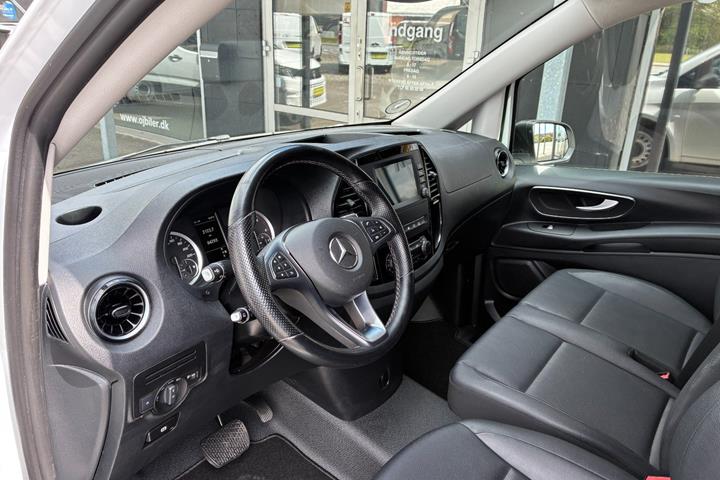 Hvid Mercedes Vito 114 fra 2022