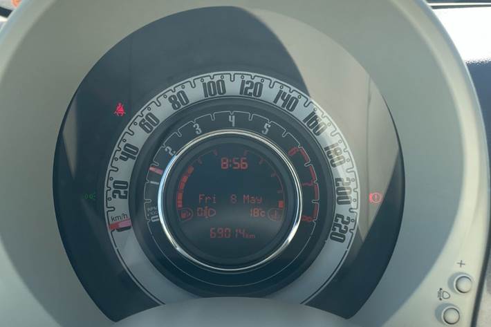Grå Fiat 500 fra 2016