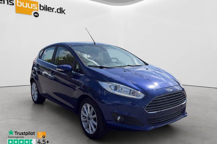 Blå Ford Fiesta fra 2015
