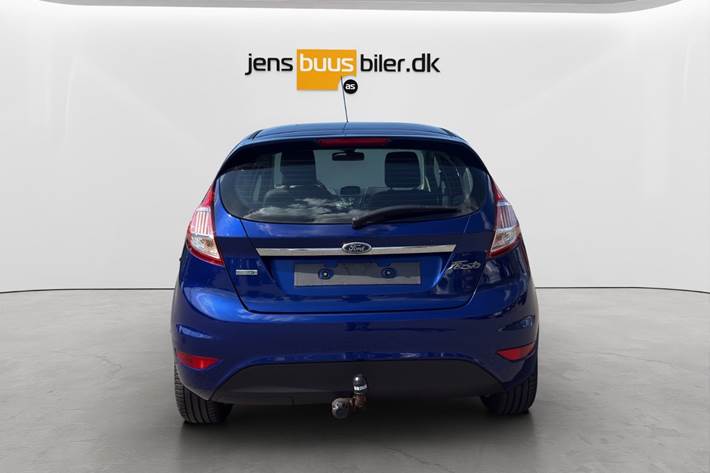 Blå Ford Fiesta fra 2015
