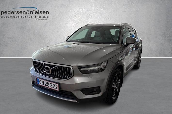 Grå Volvo XC40 fra 2019