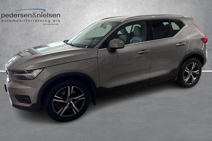 Grå Volvo XC40 fra 2019