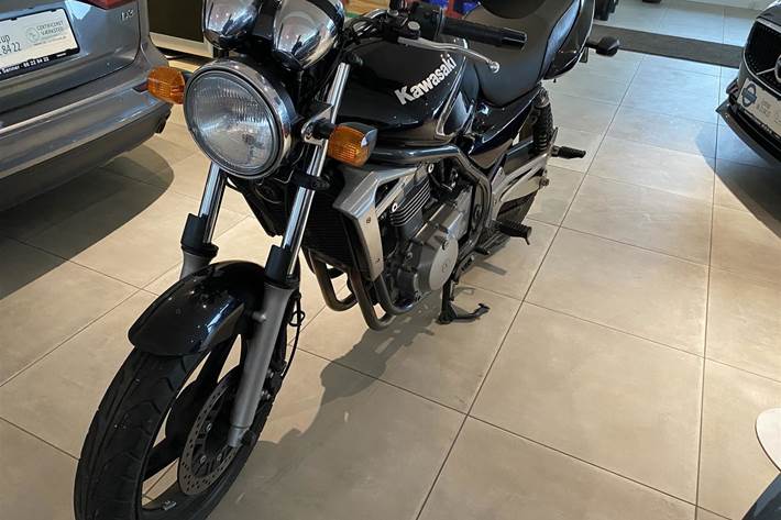 Blå Kawasaki ER 500 fra 2007