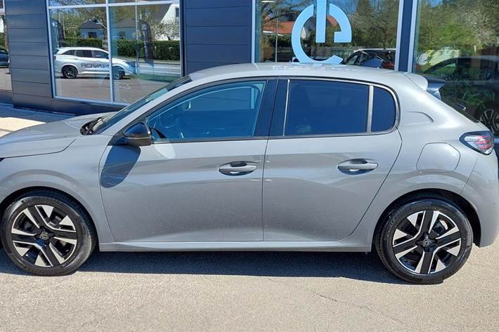 Grå Peugeot 208 fra 2024