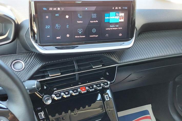 Grå Peugeot 208 fra 2024