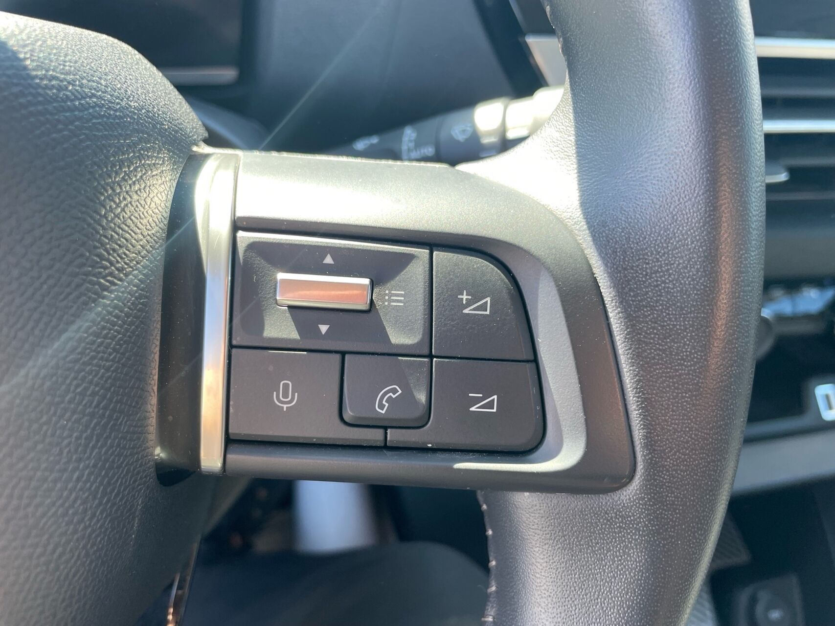 Grå Citroën ë-C4 fra 2024