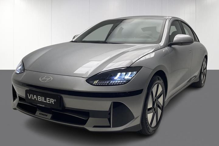 Sølv Hyundai Ioniq 6 fra 2026 set udefra