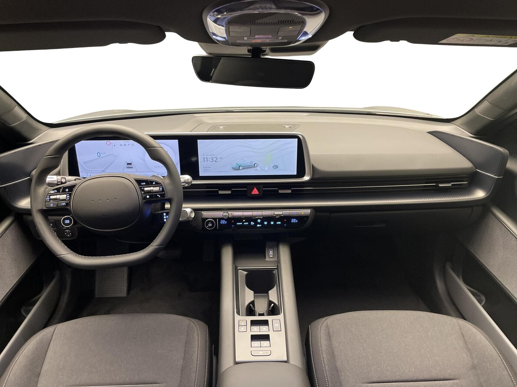 Sølv Hyundai Ioniq 6 fra 2026 set indefra