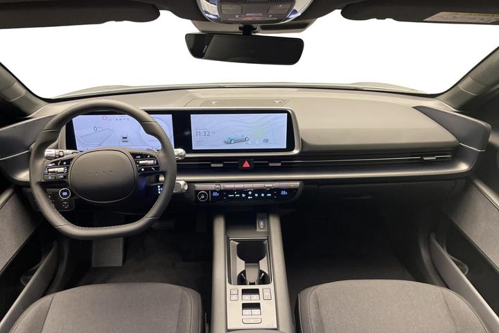 Sølv Hyundai Ioniq 6 fra 2026 set indefra
