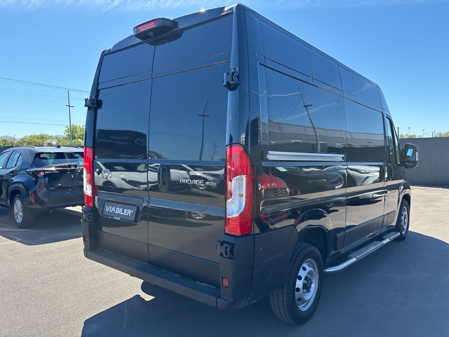 Sort Toyota Proace Max fra 2025