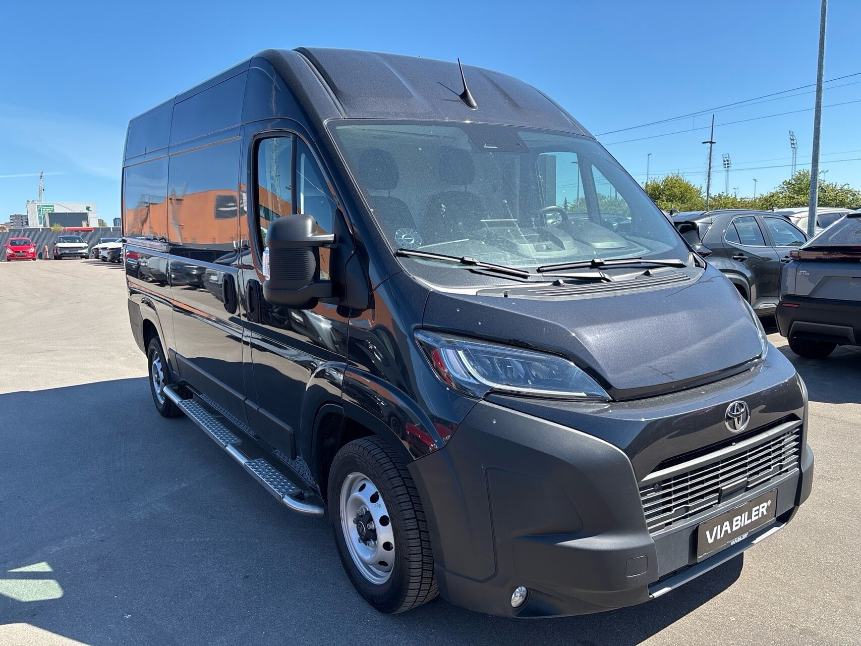 Sort Toyota Proace Max fra 2025